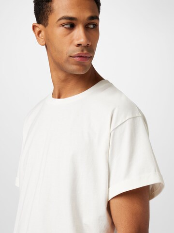 T-Shirt ABOUT YOU x Kevin Pabel en blanc