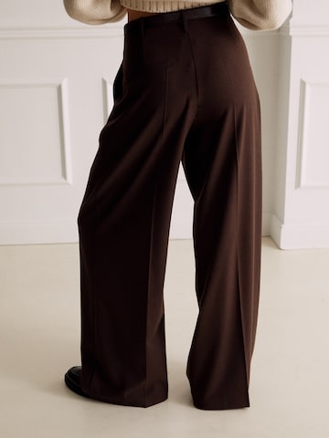 Guido Maria Kretschmer Women Szeroka nogawka Cygaretki 'Ledora' w kolorze brązowy: tył