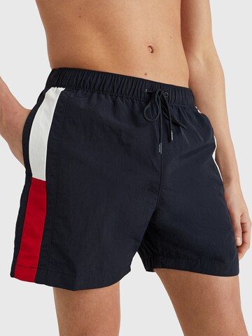 TOMMY HILFIGER Badeshorts i blå: forside