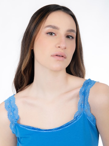 Top di Influencer in blu