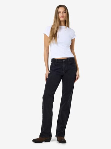 Regular Jean Noisy may en noir