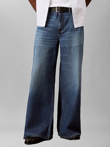 Calvin Klein Jeans Loosefit Jeans in Blau: Vorderseite