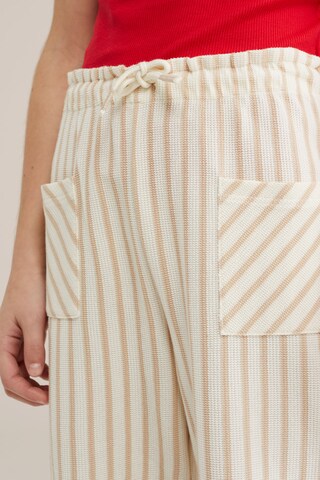WE Fashion Wide leg Trousers in Beige