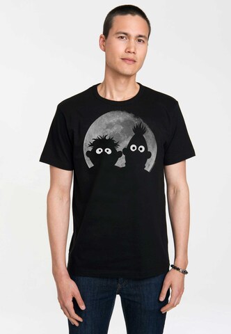 LOGOSHIRT Shirt 'Sesamstraße - Ernie & Bert' in Zwart: voorkant