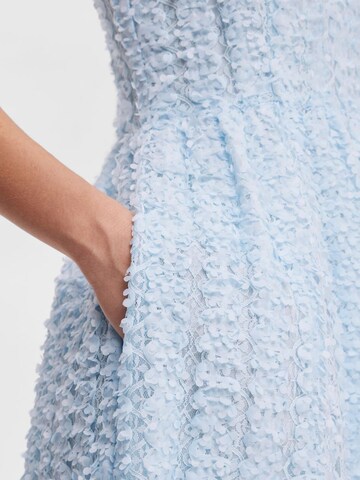 SELECTED FEMME فستان للمناسبات بلون أزرق