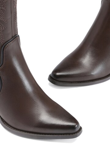 Dream Pairs Boots in Brown