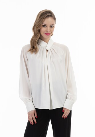 Camicia da donna di faina in bianco: frontale