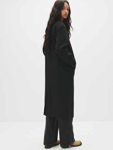 Pull&Bear Přechodný kabát – černá