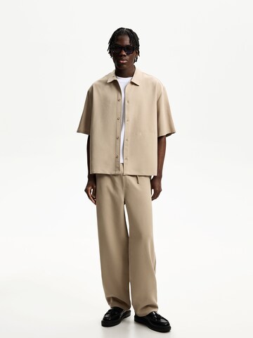 Comfort fit Camicia di Bershka in beige