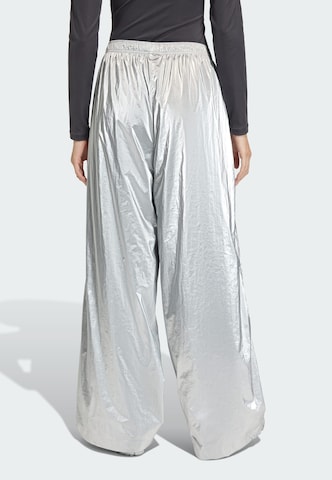ADIDAS ORIGINALS - Pierna ancha Pantalón 'F50' en plata