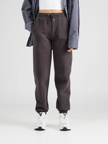 Tapered Pantaloni 'ESSENTIAL' di Superdry in grigio: frontale