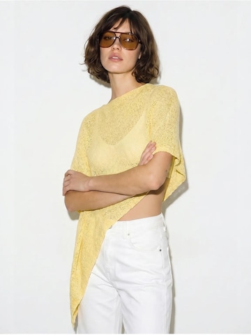 Mantellina di Bianco Lucci in giallo
