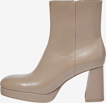 Pull&Bear Bootie in Beige