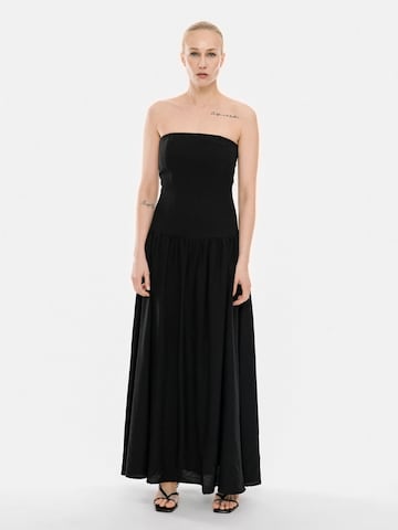 4TAILORS Mekko 'Ringline' värissä musta