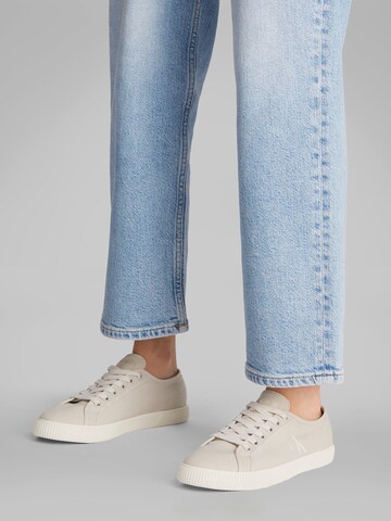 Sneaker bassa 'ESS' di Calvin Klein Jeans in bianco
