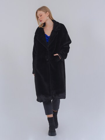 FRESHLIONS Winter Coat 'Leani' in Black