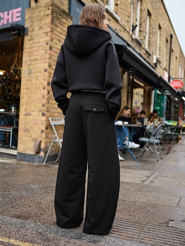 Bershka Baggy Kalhoty se sklady v pase – černá