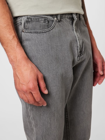 Denim Project Tapered Jeans in Grey