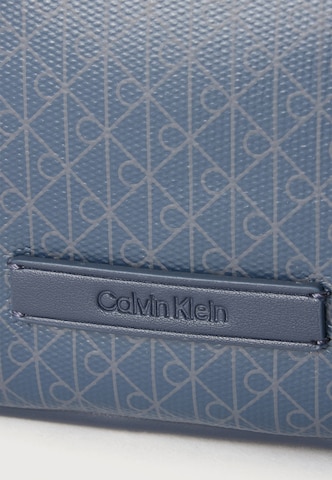 Calvin Klein - Mala de ombro em azul
