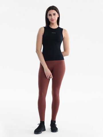 Haut de sport Jelenew en noir