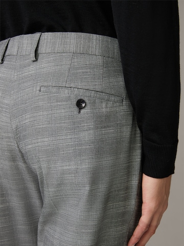 STRELLSON Slim fit Pleated Pants 'Kynd' in Grey