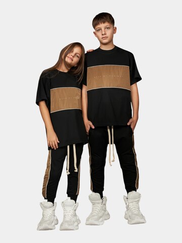 Made By Society Shirt 'Made by Society T-Shirt - T36691' in Zwart