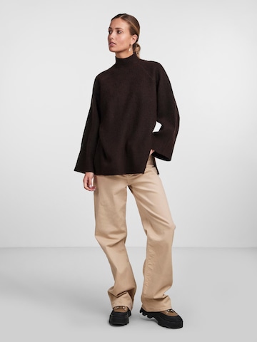 PIECES Sweter 'JADE' w kolorze brązowy