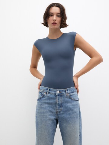 Shirtbody Pull&Bear en bleu : devant