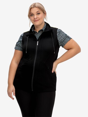 SHEEGO Vest in Black: front