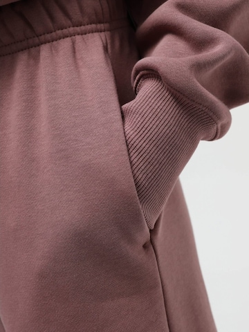 NIKE Regular Sportbroek 'Nike Air Mid-Rise Fleece Jogger' in Roze