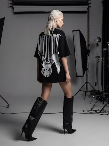 QWX2 Oversized shirt 'Watch Me' in Black