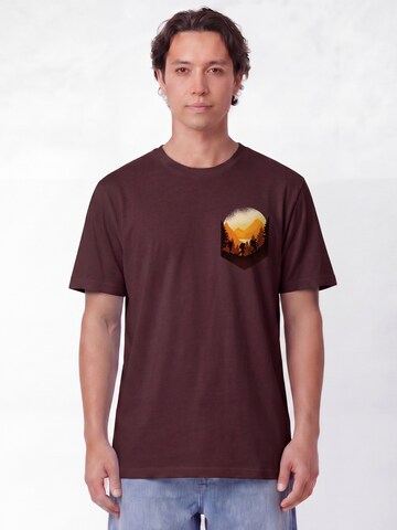 T-Shirt 'Hiking In The Mountains' Watapparel en rouge : devant