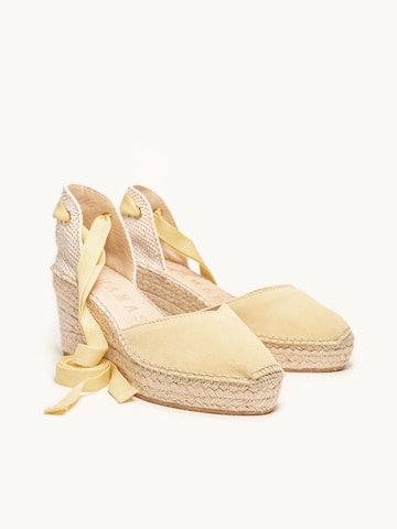 Alhamas - Sandália 'Alpargata Cuña 8 cm' em amarelo