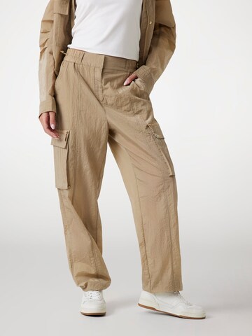 GUESS Loose fit Cargo Pants in Brown: front