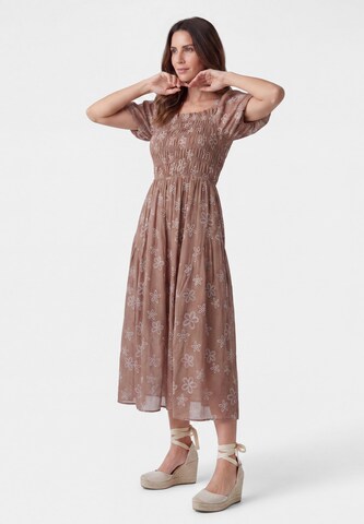 Robe Usha en marron : devant