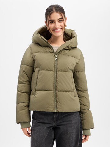 Veste d’hiver Marie Lund en vert : devant