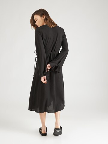 Gina Tricot Kleid in Schwarz