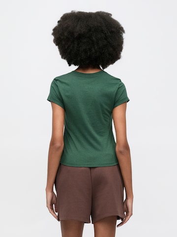 Nike Sportswear T-Shirt 'CHLL' in Grün