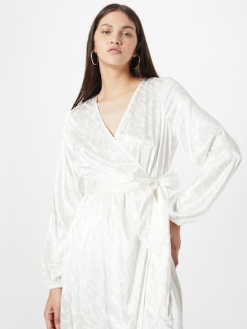 Robe de soirée 'LUMEN' Y.A.S en blanc