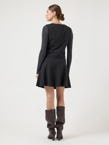 YAS Jakkesætsvest 'YASRiu' i sort