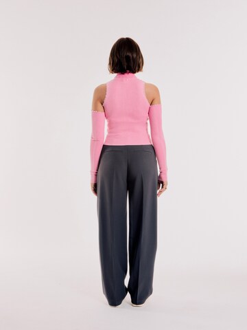 OUT OF ORBIT Regular Pleat-front trousers 'Melissa' in Grey