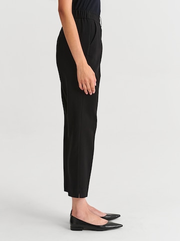 TATUUM - regular Pantalón en negro
