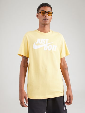 Nike SportswearRegular Fit Majica - zlatna boja: prednji dio