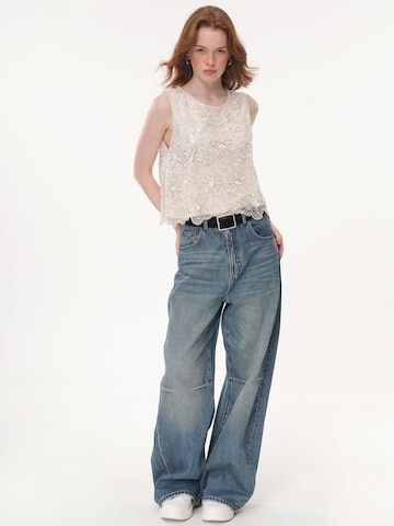yoligex Top 'Cream Floral Pearl Beaded Rhinestone Mesh Sleeveless Top, Round Neck Scalloped Lace Hem Sheer Vest' in White