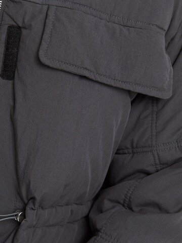 BershkaZimska jakna - siva boja