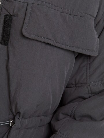 Bershka Jacke in Grau