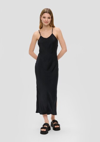 QS Καλοκαιρινό φόρεμα σε μαύρο: μπροστά