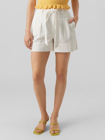 VERO MODA Loosefit Shorts 'EVELYN' in Weiß: predná strana