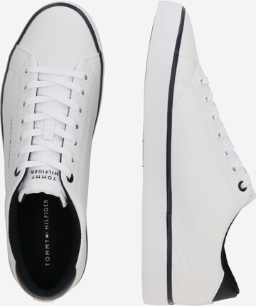 Baskets basses 'Essential' TOMMY HILFIGER en blanc