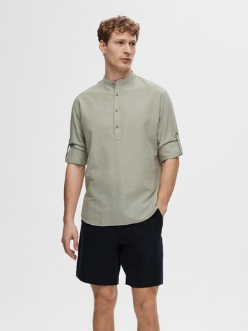 Coupe regular Chemise SELECTED HOMME en vert : devant